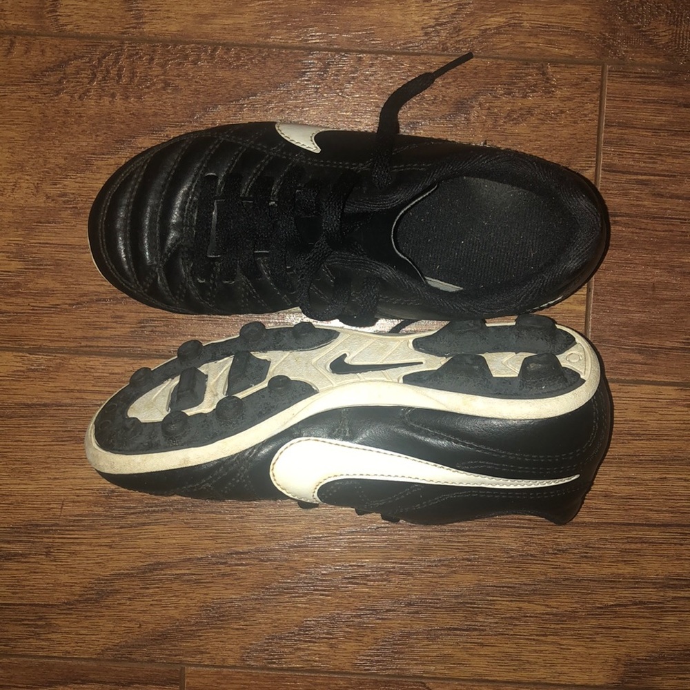 Kids soccer cleats